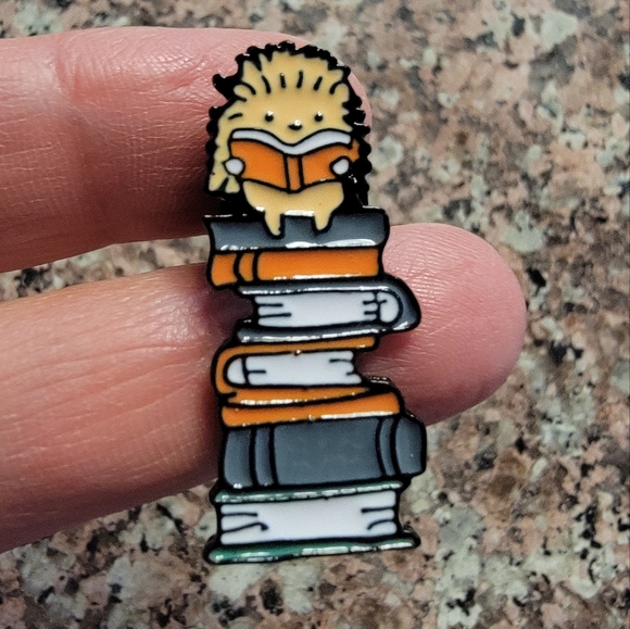 *2 for $13* Book Lover Hedgehog On Stack of Books Enamel Pin - Picture 2 of 4